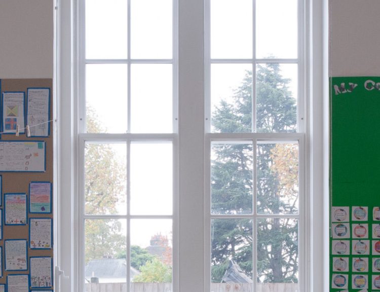 Traditional-Sliding-Sash-Window_Internal-Classroom-shot-of-Dulwich-Hamlet-Junior-School