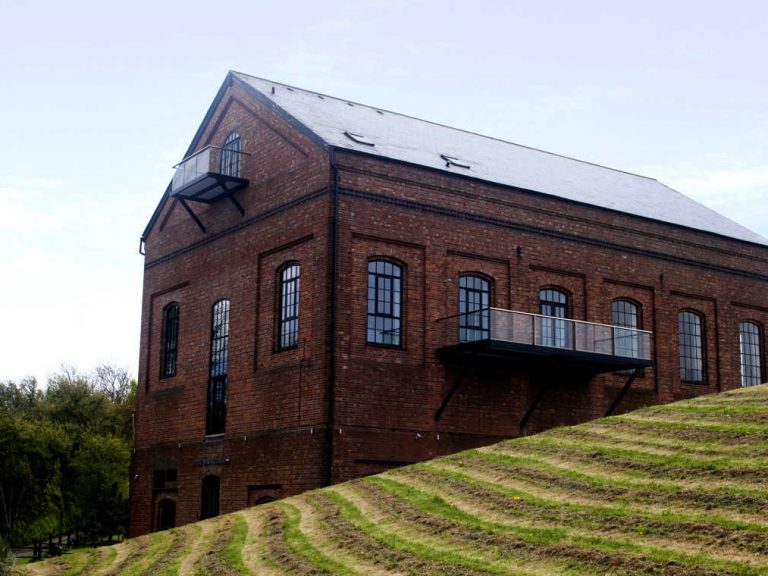 Winding Hotel